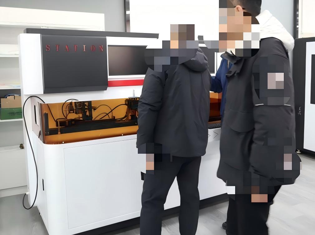 a5ed0918a7b8ce0ab23e20e2e9bcb2b9.jpg 激光修復層高溫摩擦磨損性能試驗儀球盤法:深圳xx公司到訪上海誠衛考察儀器